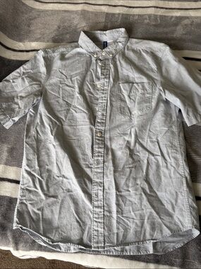 H&M Pale Blue Short-Sleeve Button-Down Shirt